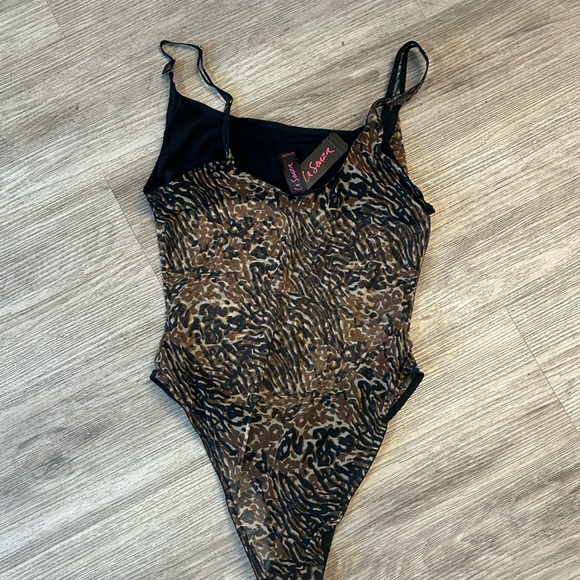 Nwt LA SENZA sexy layered animal print bodysuit with bralette and thong liner. - Picture 2 of 10